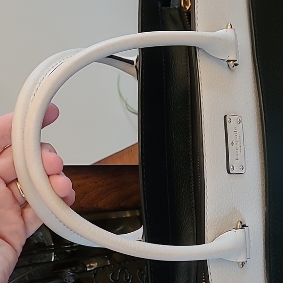 Kate Spade black & cream handbag with optional shoulder strap - Picture 4 of 16